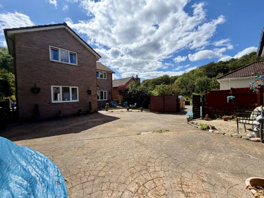 Y Gweirglodd, Tramroadside, CF46, photo 30