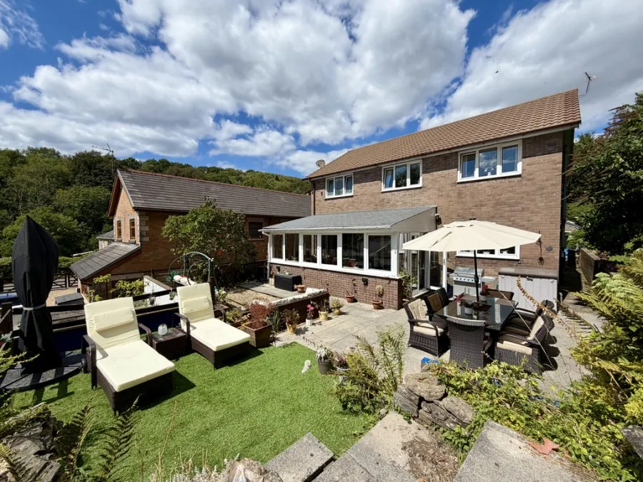 Y Gweirglodd, Tramroadside, CF46, photo 29