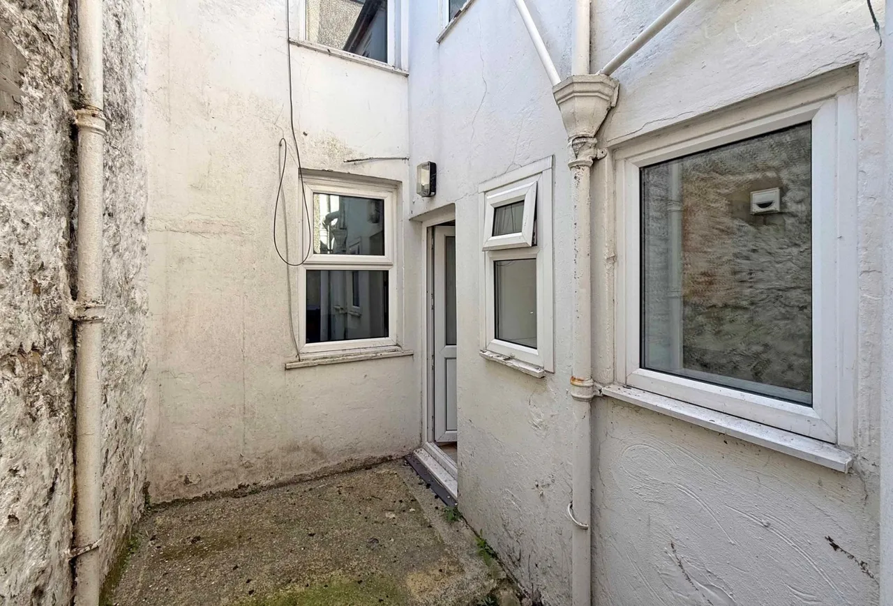 Albert Street, Bangor, LL57, photo 10