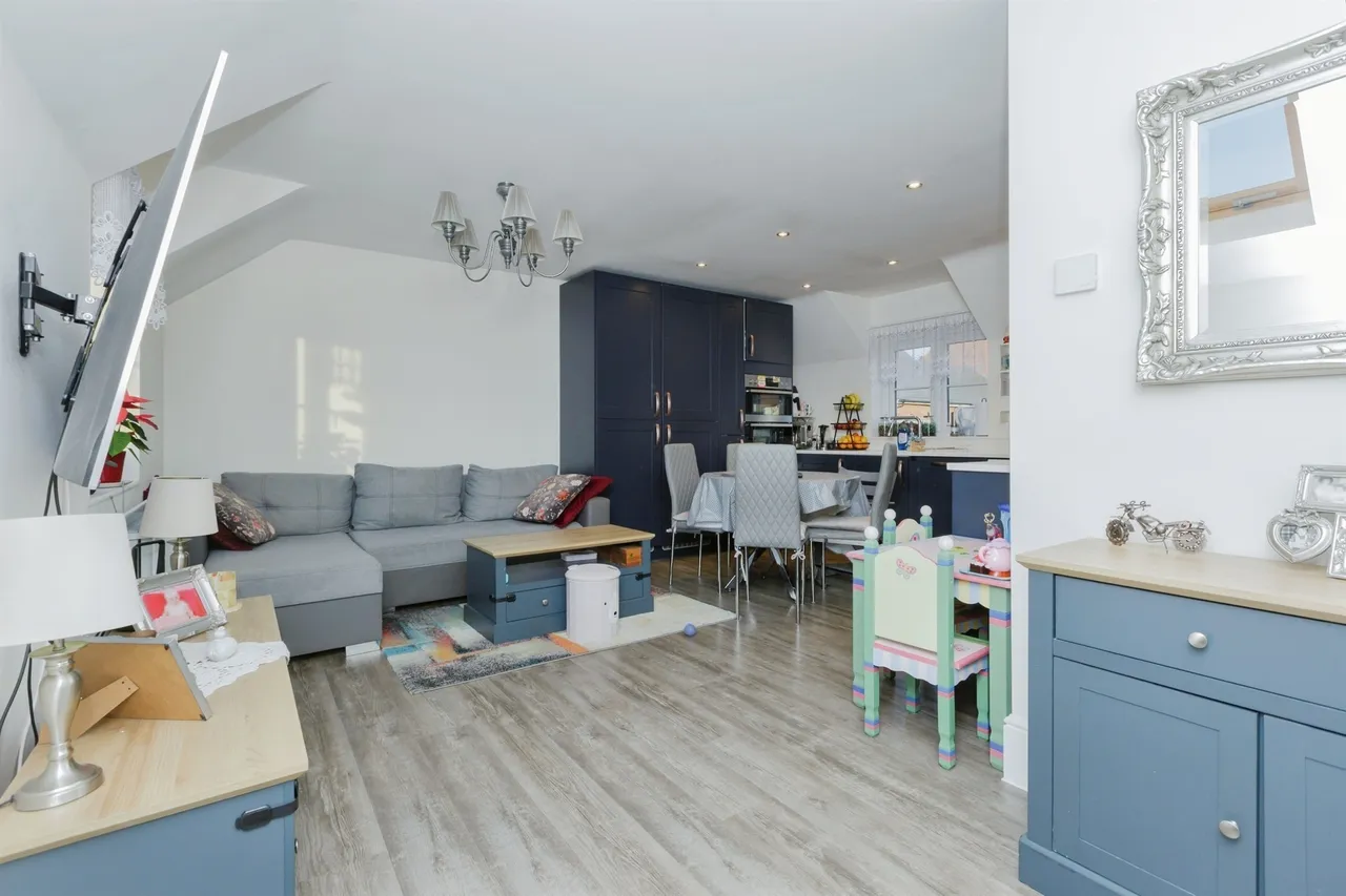 Awe Drive, Lubbesthorpe, Leicester, photo 4