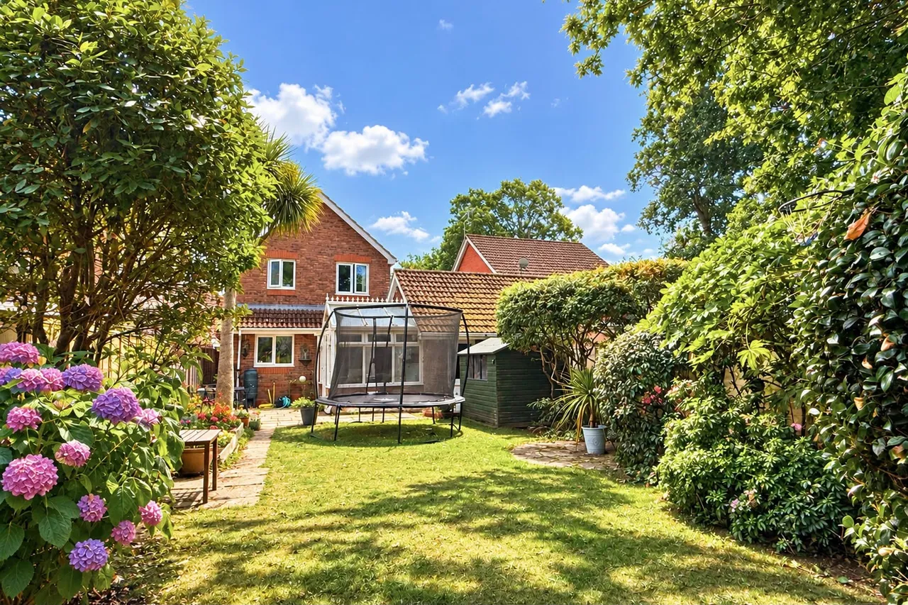 3 bed house for sale, Taylor Way, Verwood, BH31