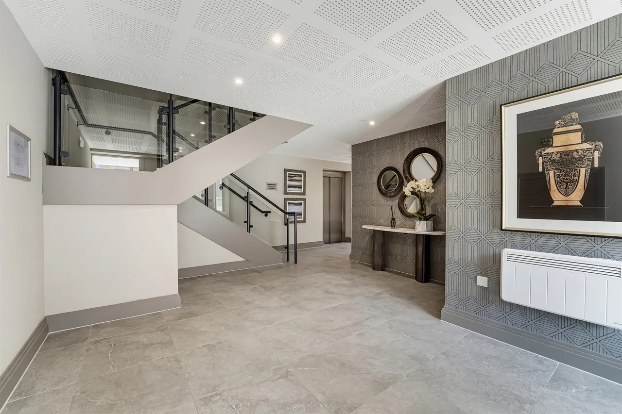 Willowside House, Oaklands Park, Esher, photo 7