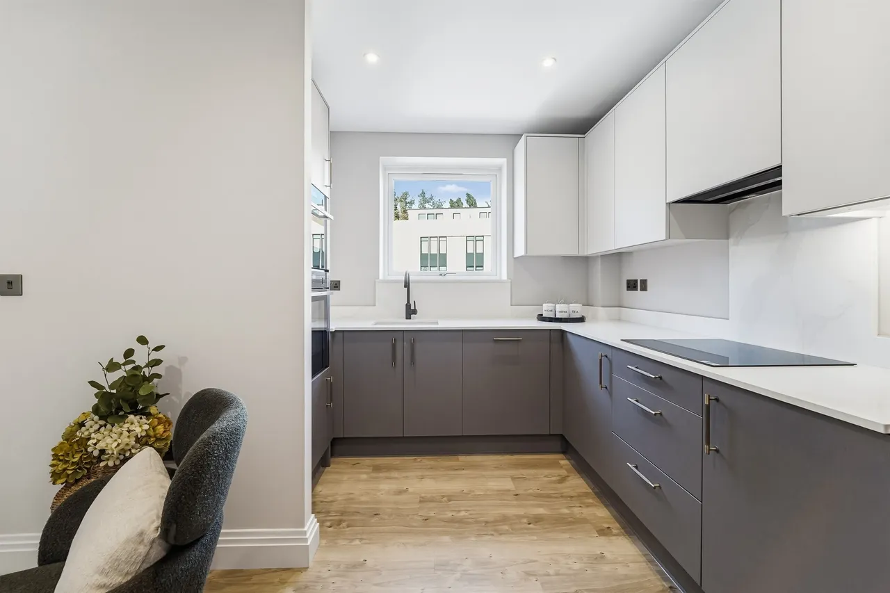 Willowside House, Oaklands Park, Esher, photo 3