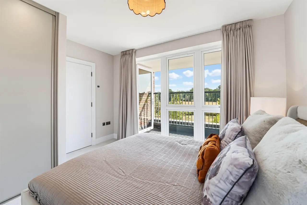 Willowside House, Oaklands Park, Esher, photo 6