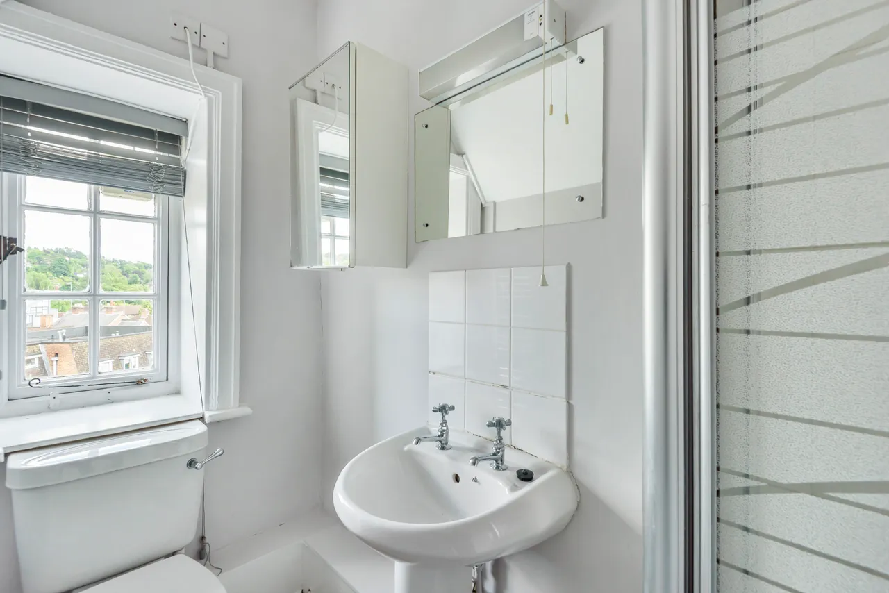 Portsmouth Road, Guildford, GU2, photo 8