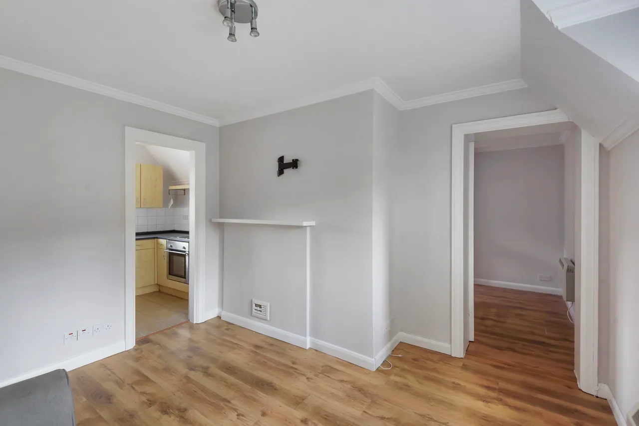 Portsmouth Road, Guildford, GU2, photo 4