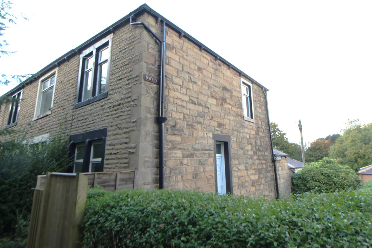 2 bed house for sale — Ray Street, Brierfield, BB9
