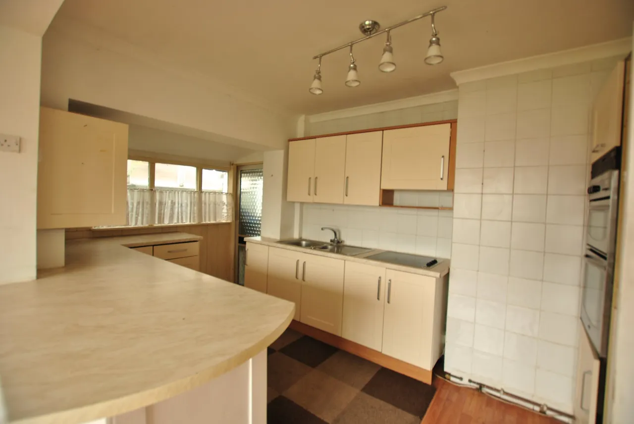 Lower Higham Road, Gravesend, kent, DA12 2NR, photo 4