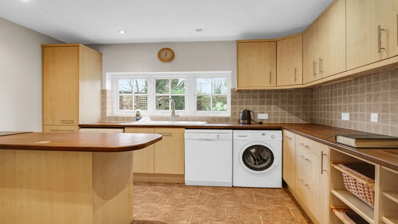 Hitchin Street, Baldock, SG7, photo 11