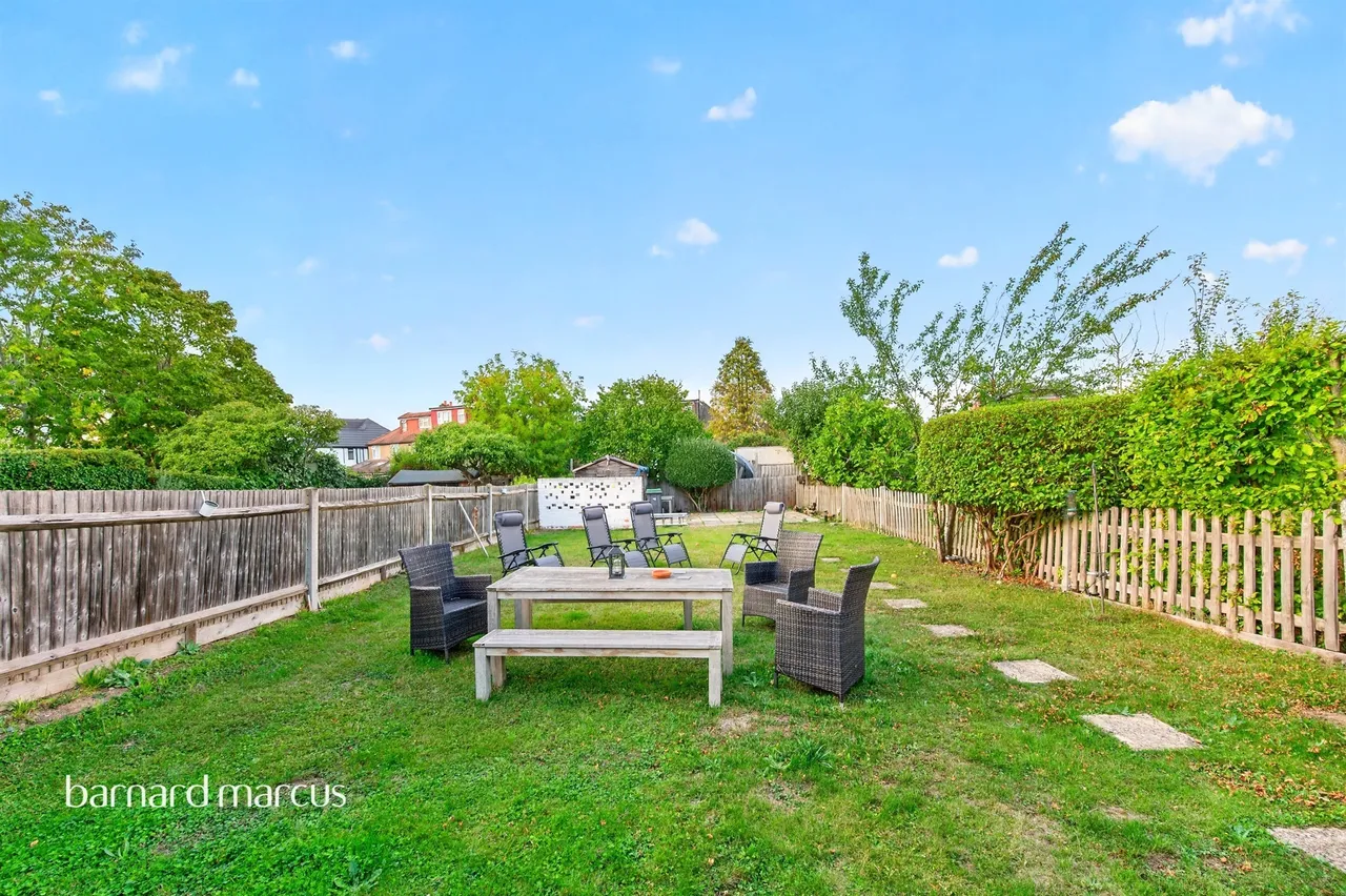 Highdown, Worcester Park, photo 12