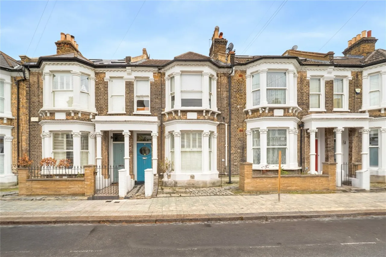 1 bed flat for sale, Eccles Road, London, SW11