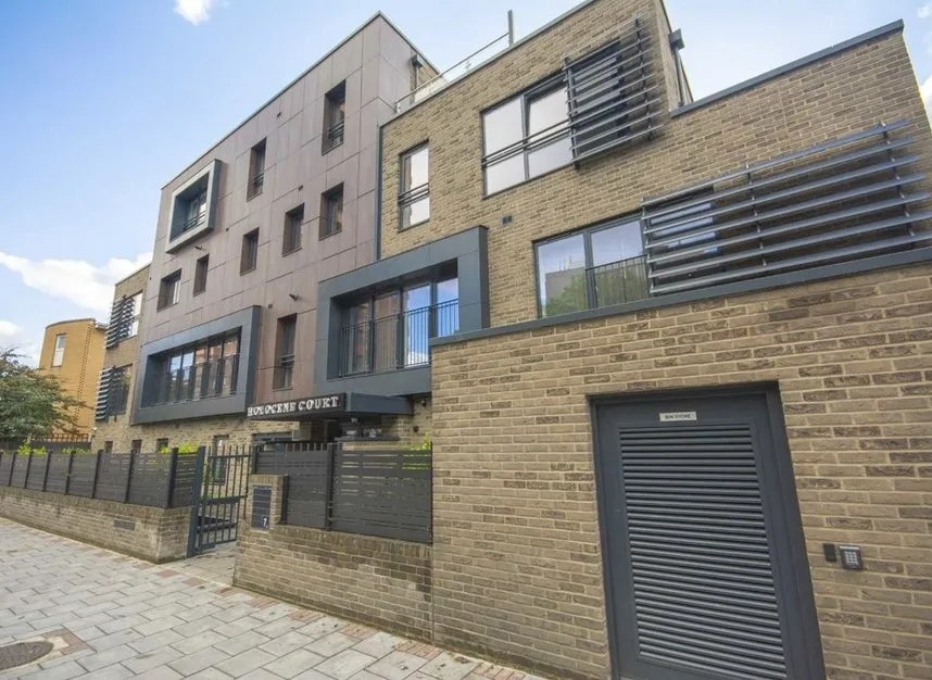 3 bed flat to rent — The Hyde, West Hendon, NW9
