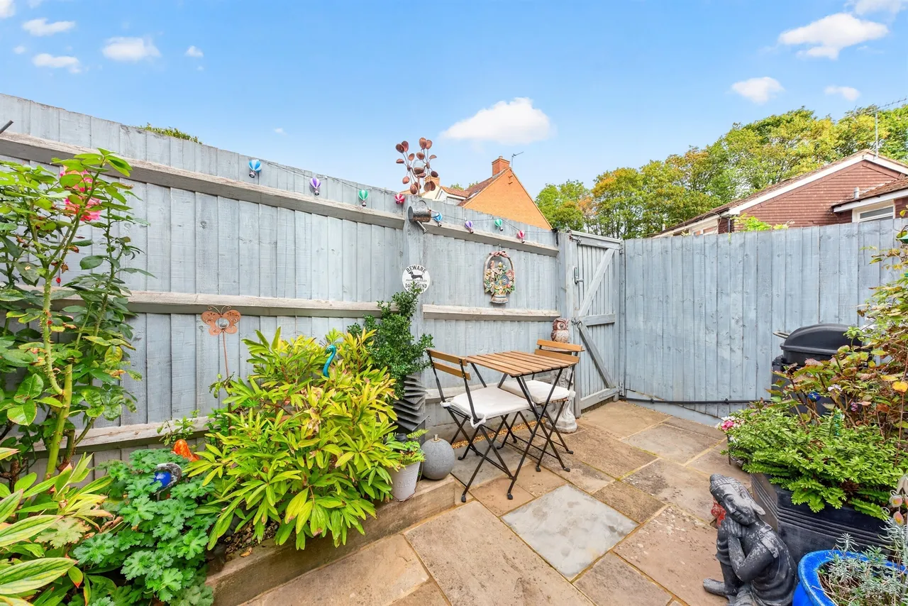 Fullerton Close, Markyate, AL3, photo 17