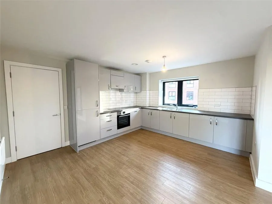 3 bed flat to rent, Highfield Avenue, Newbury, RG14