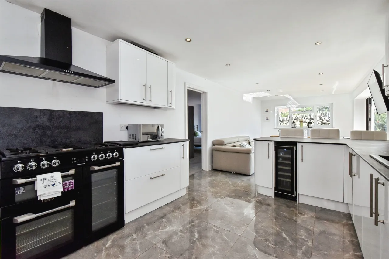 The Oaks TREHARRIS, CF46, photo 16
