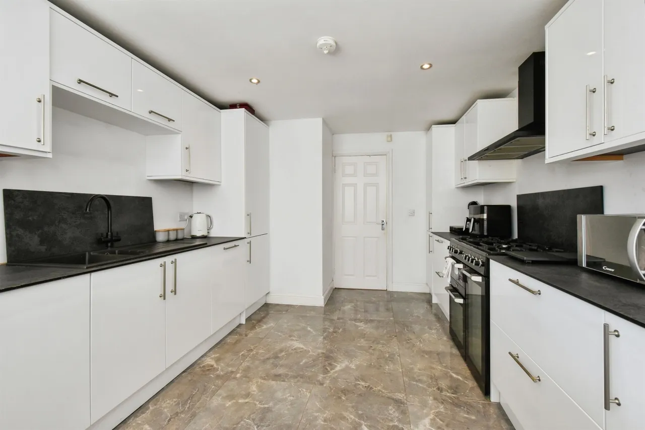 The Oaks TREHARRIS, CF46, photo 7