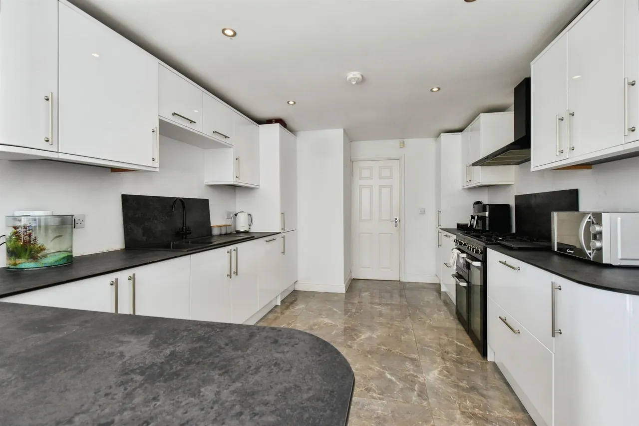 The Oaks TREHARRIS, CF46, photo 6