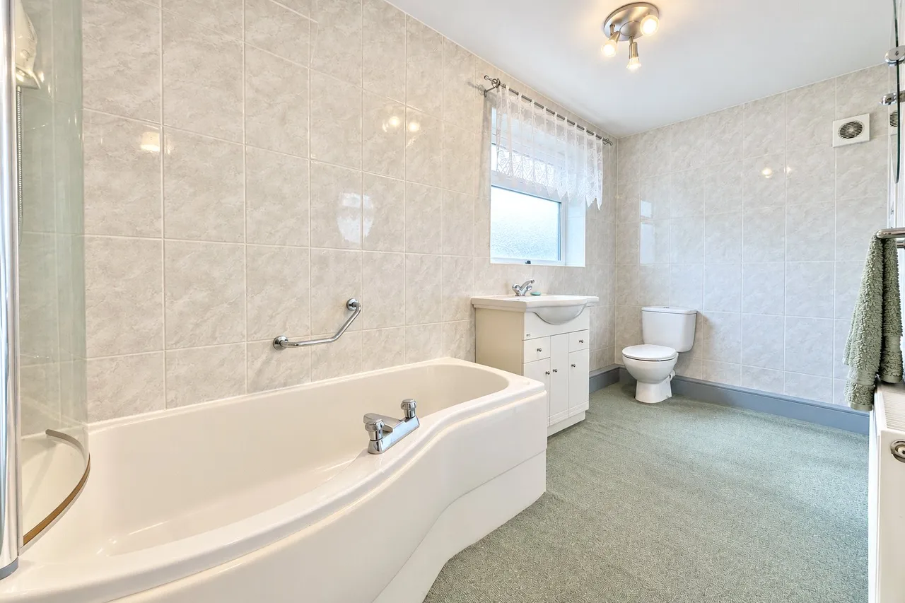 Nicholls Drive, Pensby, CH61, photo 11