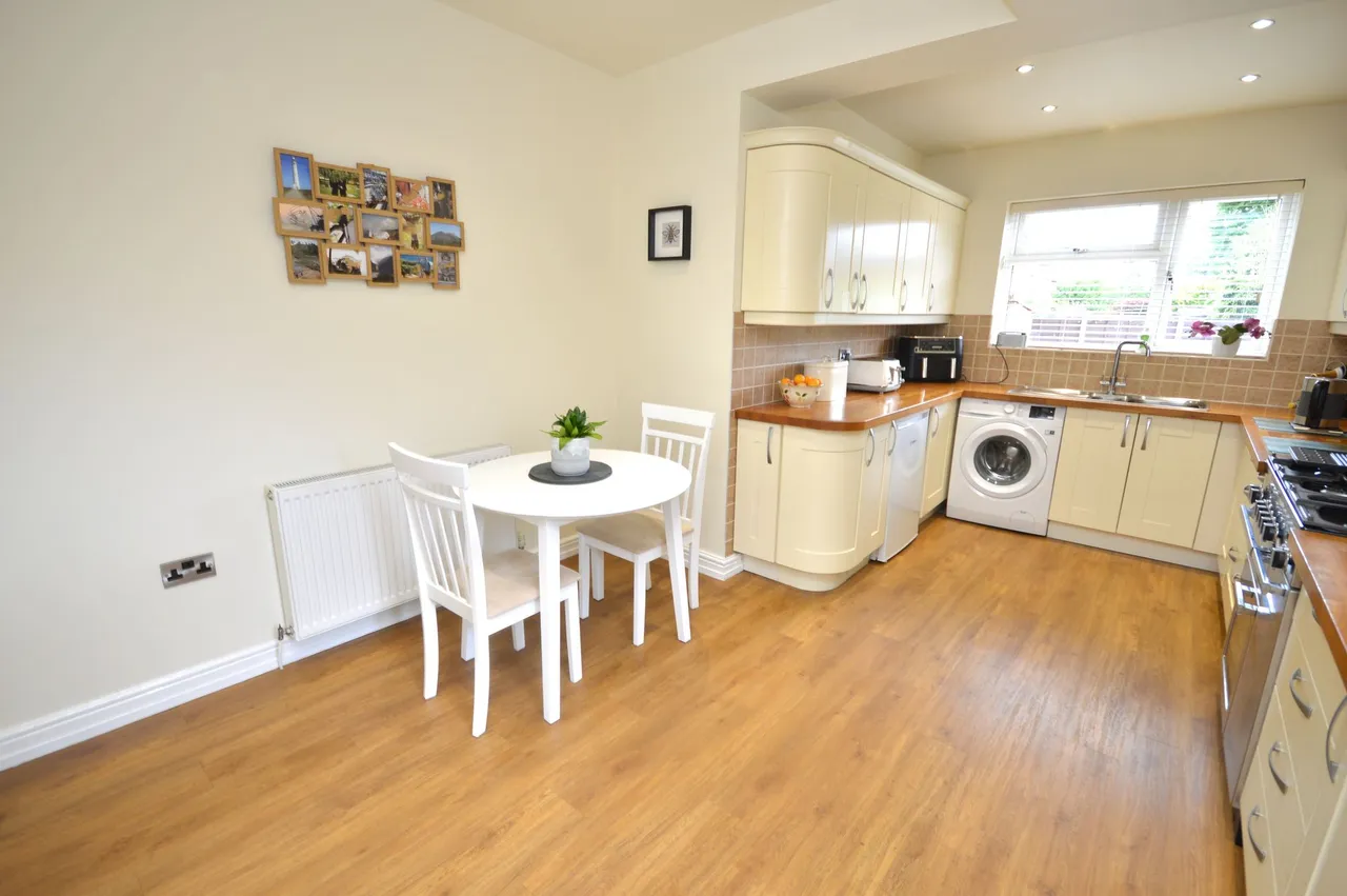 Bowerfold Lane, Stockport, photo 15