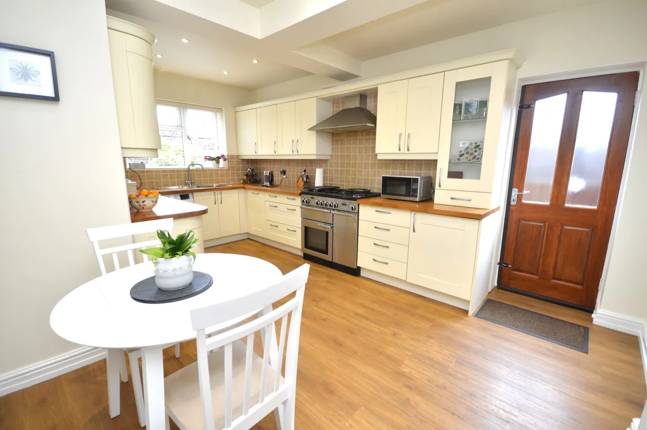 Bowerfold Lane, Stockport, photo 13