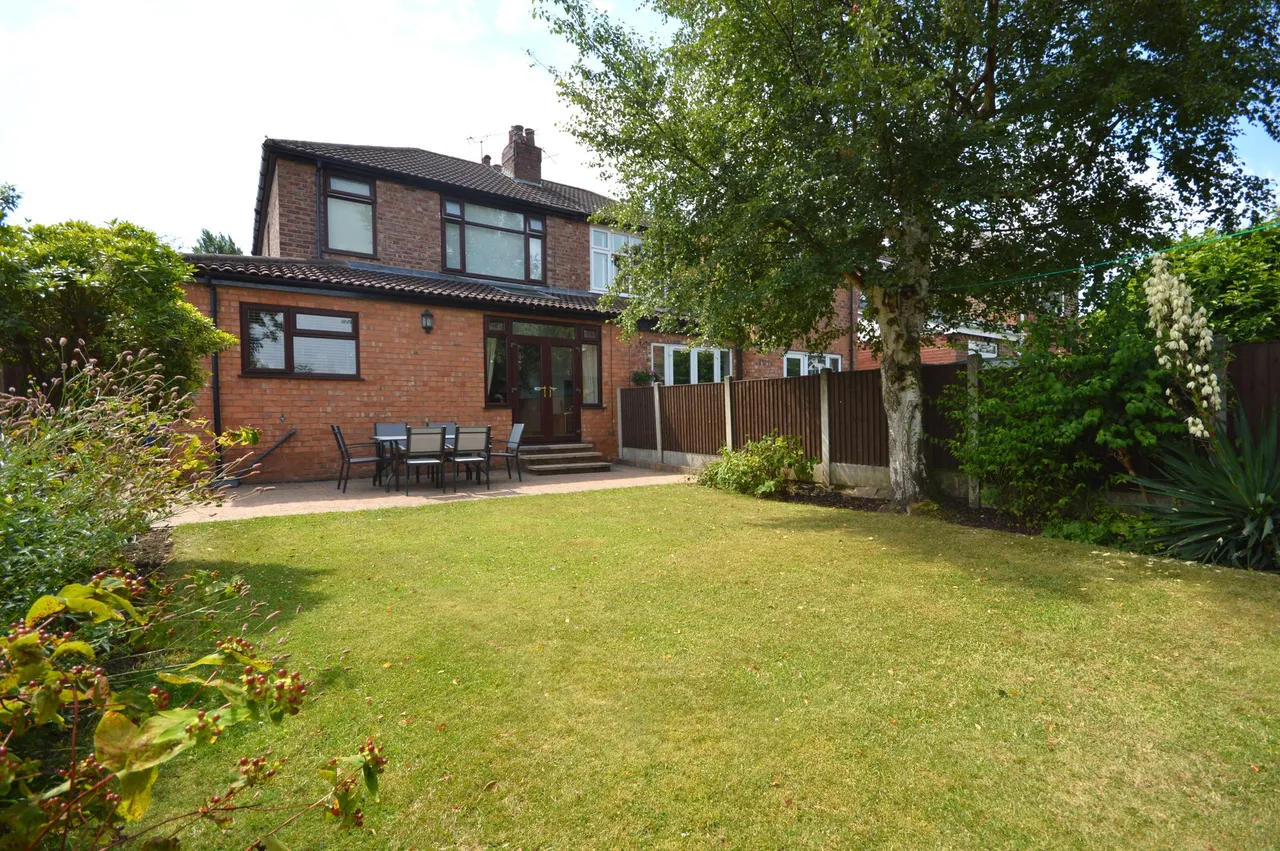 Bowerfold Lane, Stockport, photo 4