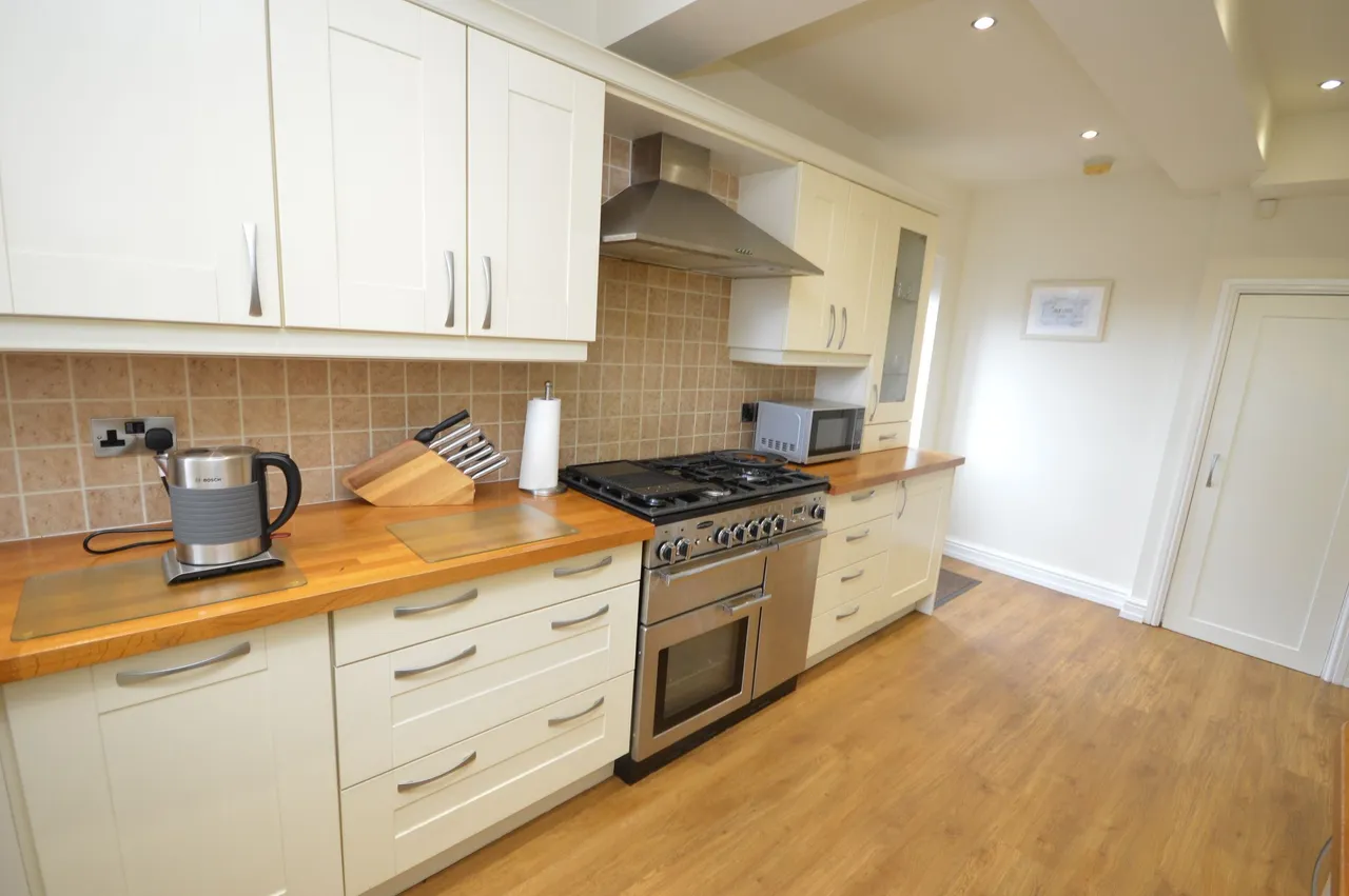 Bowerfold Lane, Stockport, photo 17