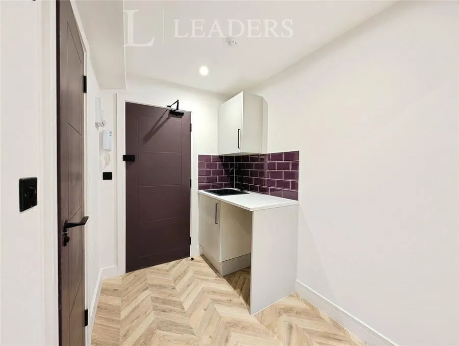 Shinwell Walk, Crawley, RH11, photo 6