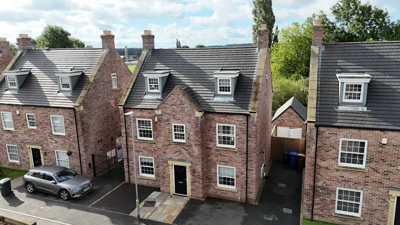 6 bed house for sale, Turnberry Drive, Stoke-On-Trent, ST4