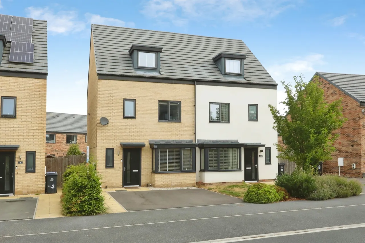 4 bed house for sale, Lake View, Lakeside, DN4