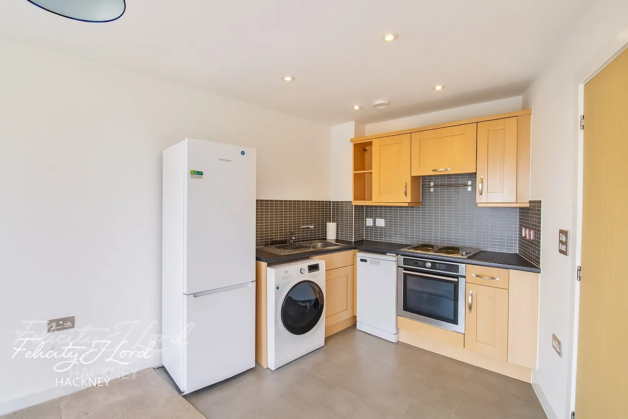 Harry Zeital Way, E5, photo 3