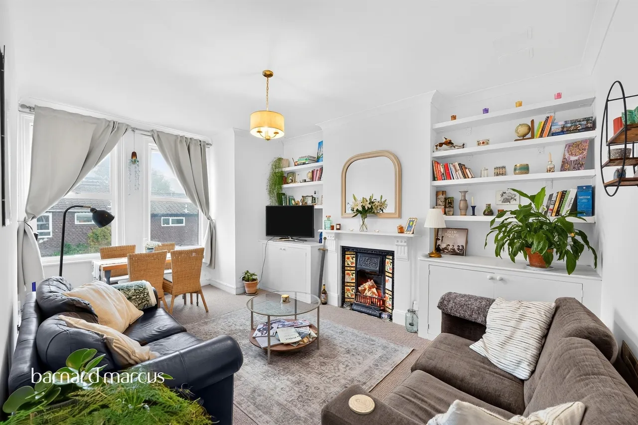 3 bed flat for sale, Pendle Road, London, SW16
