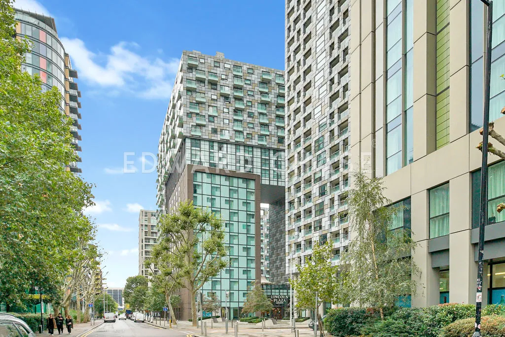 1 bed flat for sale, Lincoln Plaza, London, E14