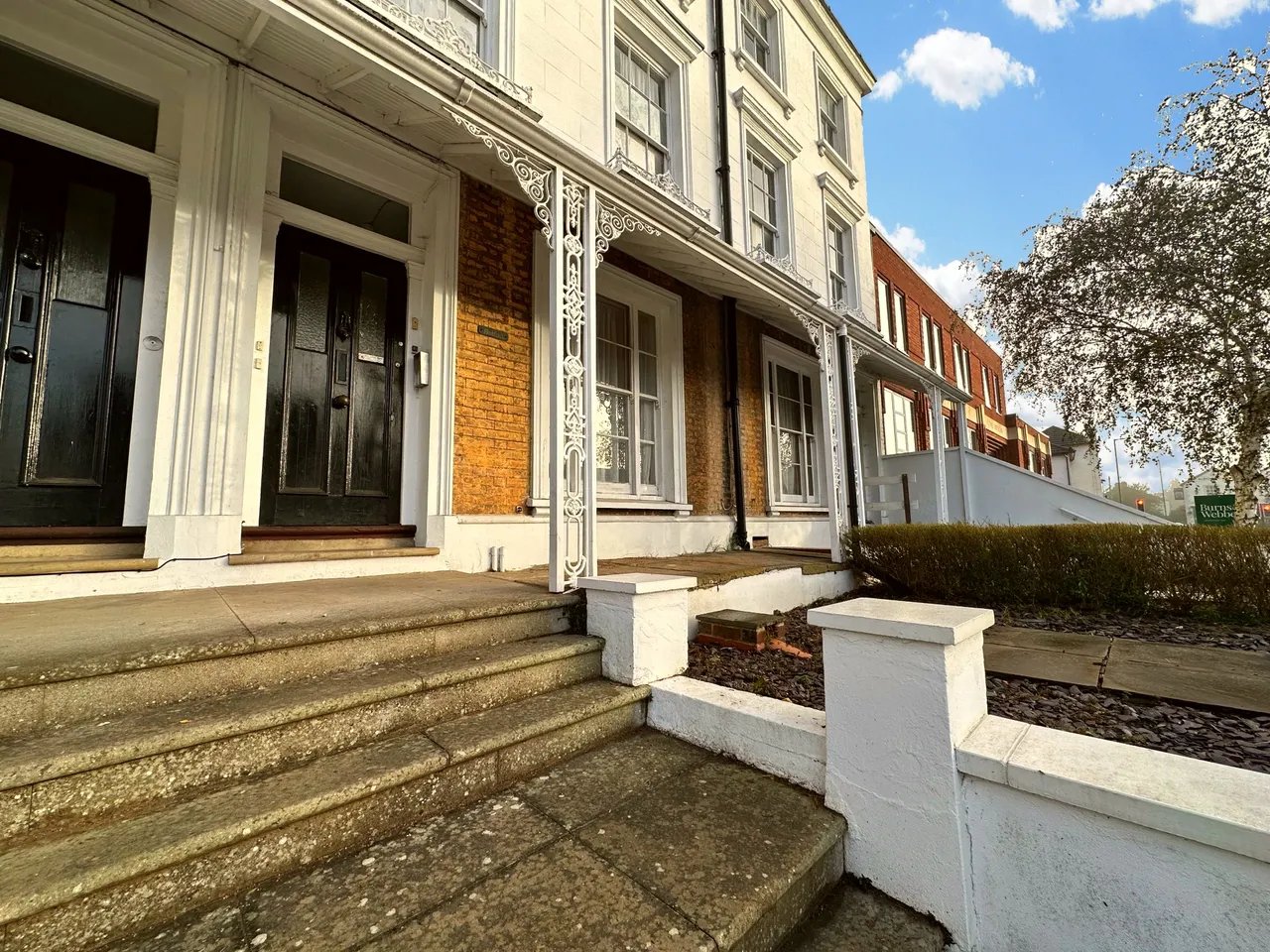 3 bed flat to rent — East Street, Farnham