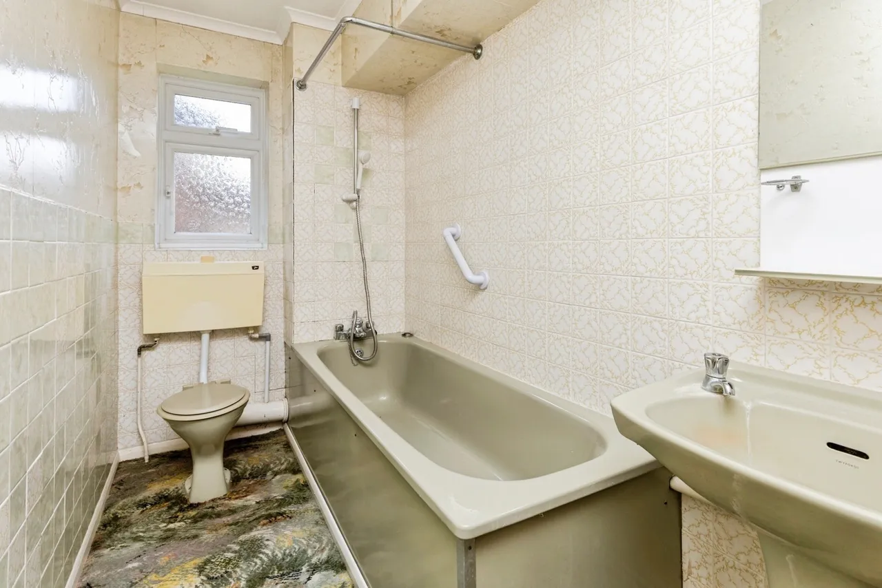 Beechwood, Southwater, RH13, photo 9