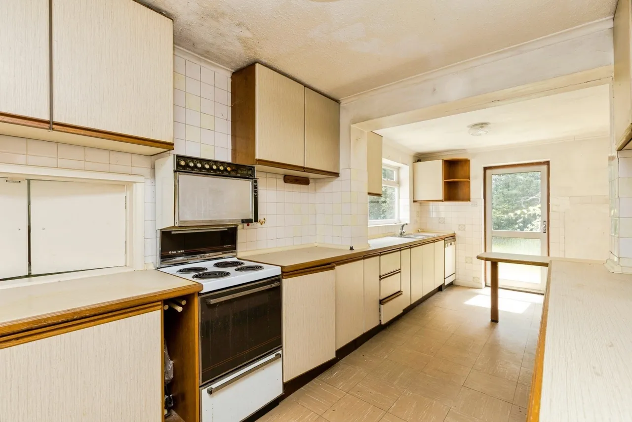 Beechwood, Southwater, RH13, photo 4