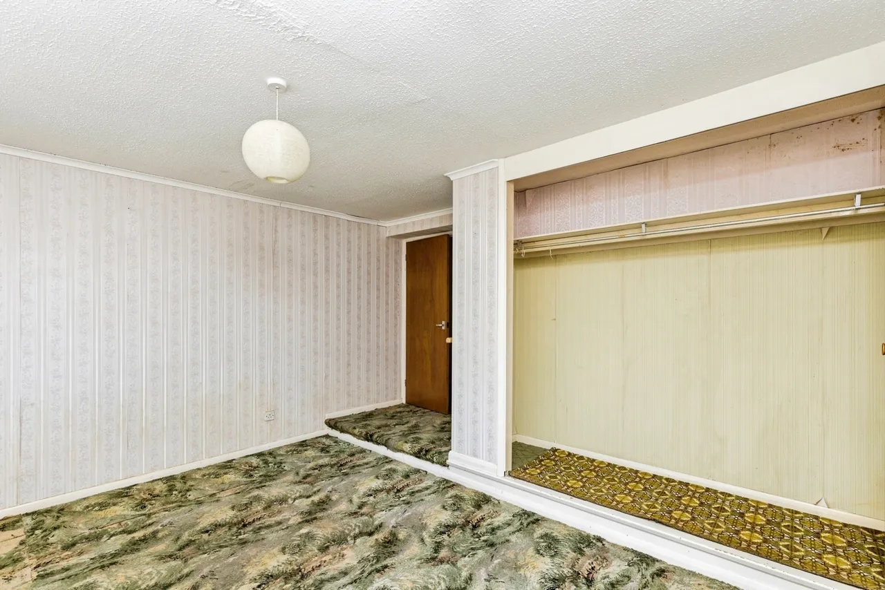 Beechwood, Southwater, RH13, photo 15