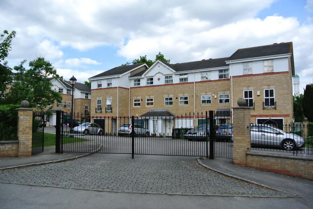 2 bed flat to rent — Ladys Close, WATFORD