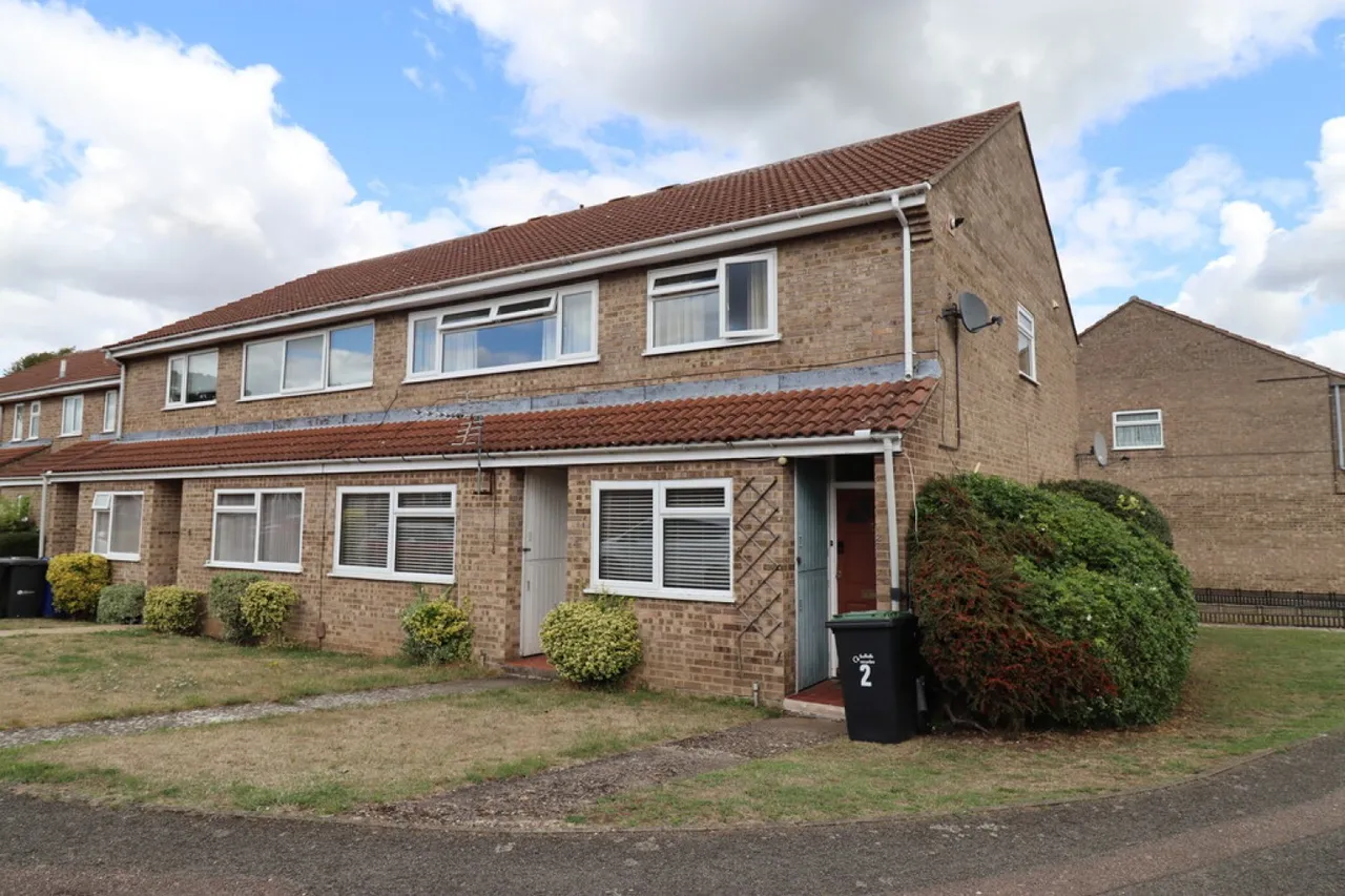 2 bed flat to rent — Collings Place, Newmarket