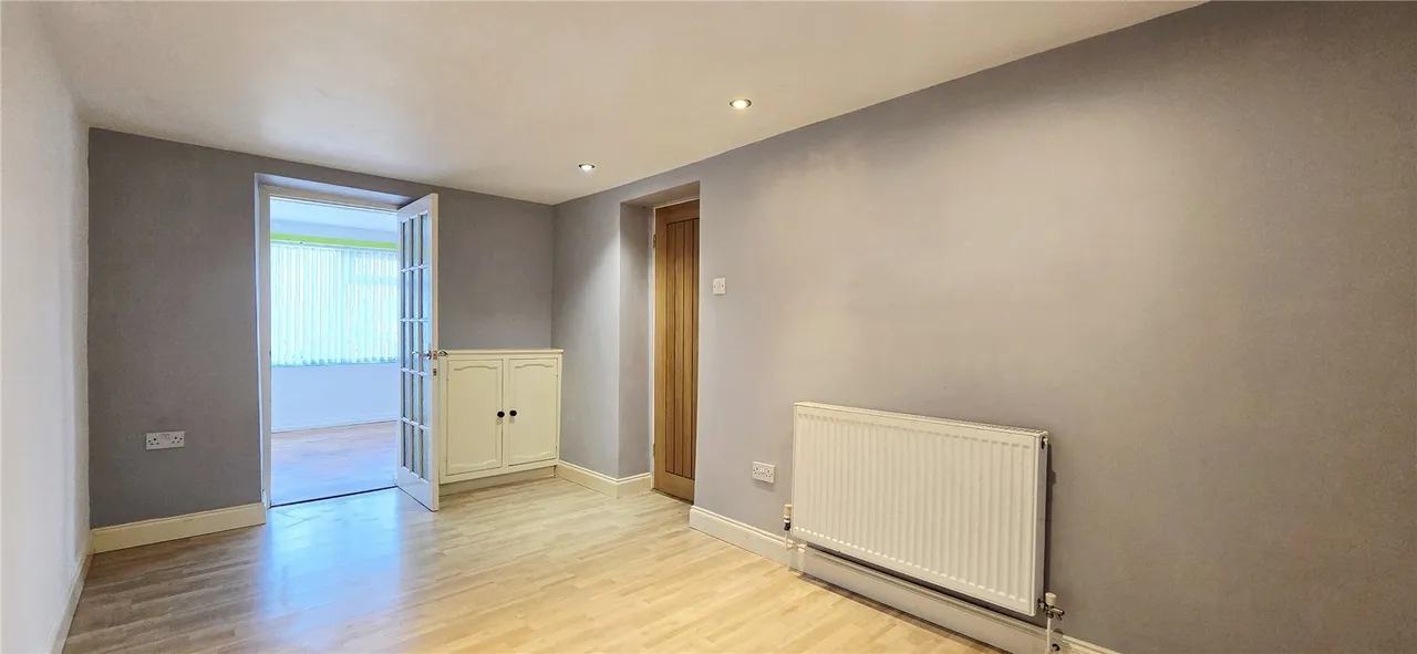 London Road, Holyhead, LL65, photo 10