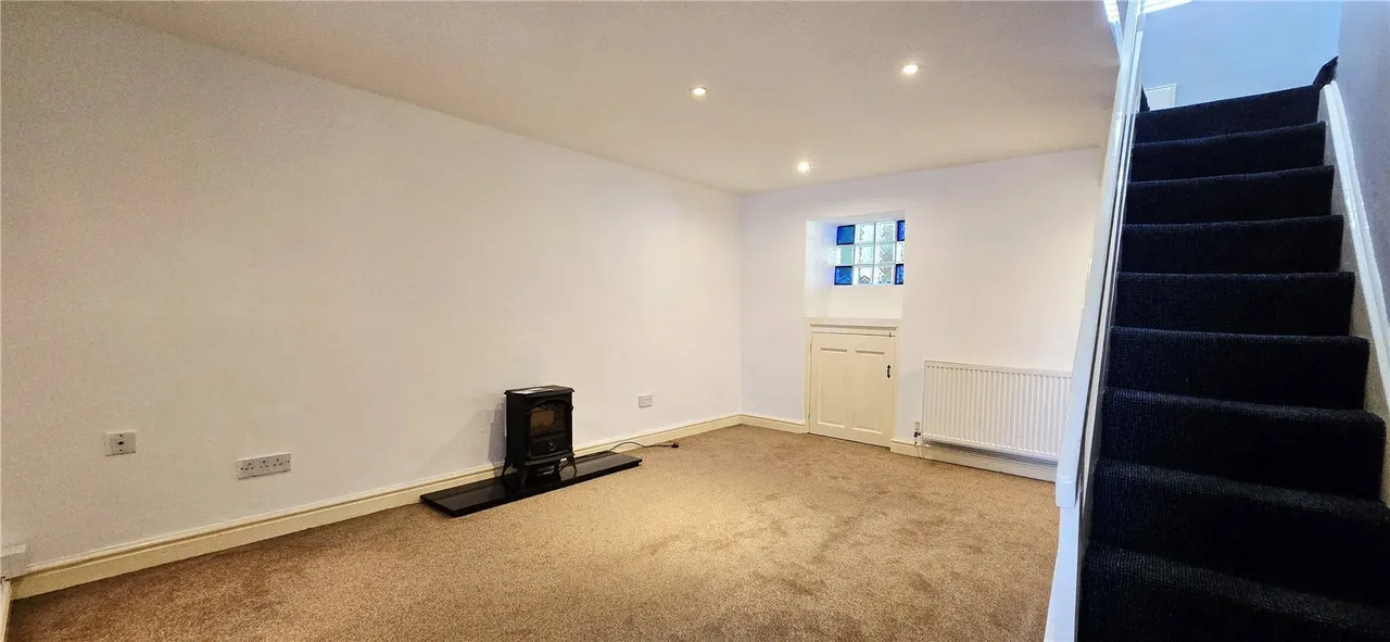 London Road, Holyhead, LL65, photo 5