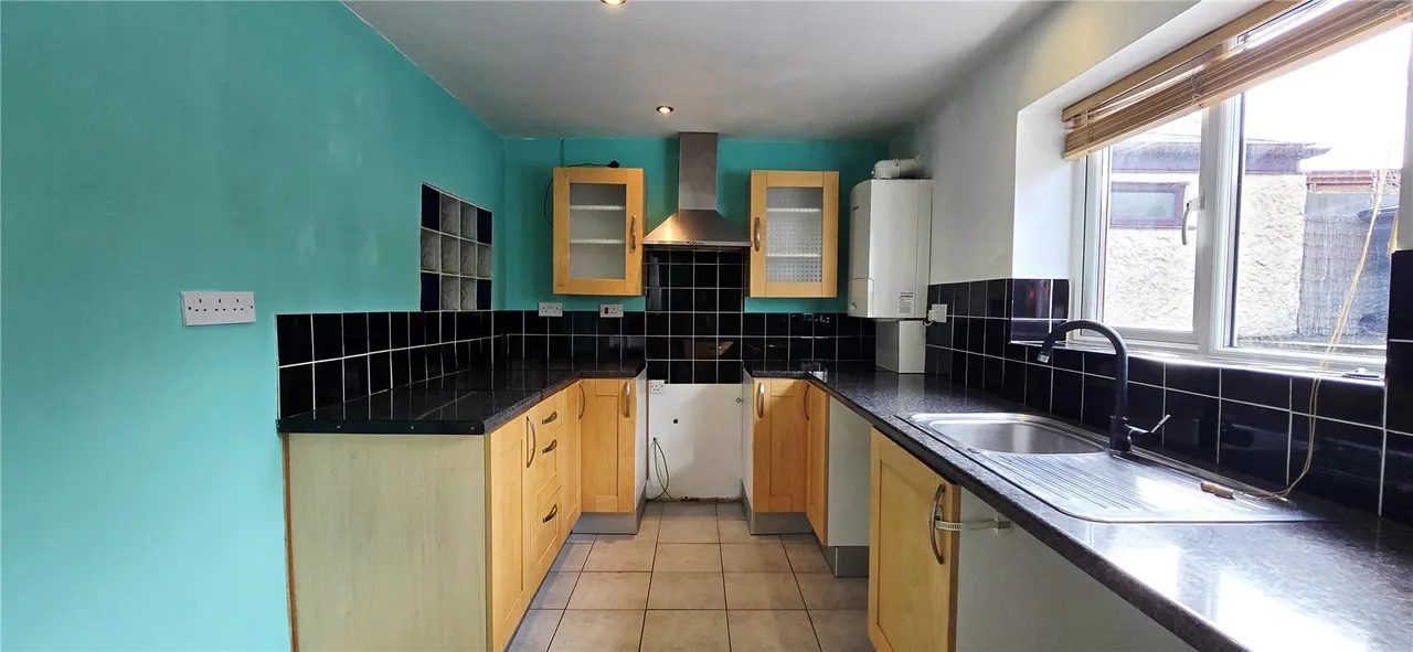 London Road, Holyhead, LL65, photo 4