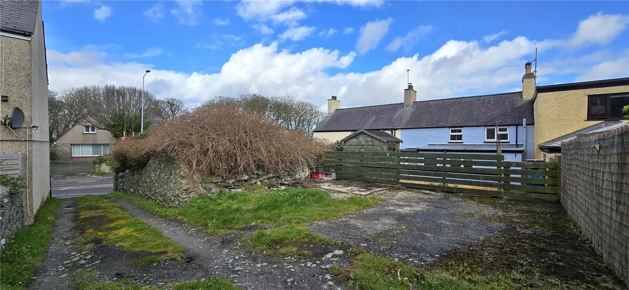 London Road, Holyhead, LL65, photo 17