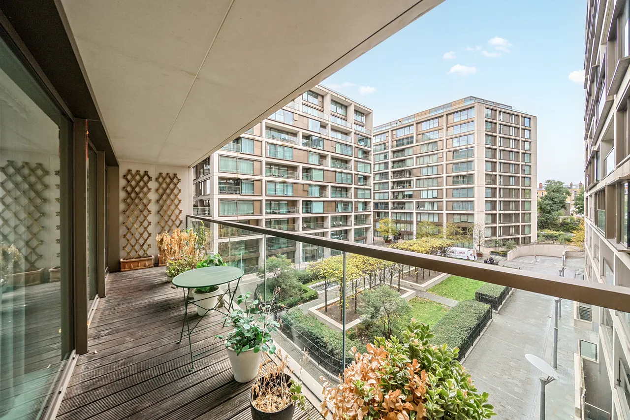 3 bed flat for sale — Trinity House, Kensington High Street...