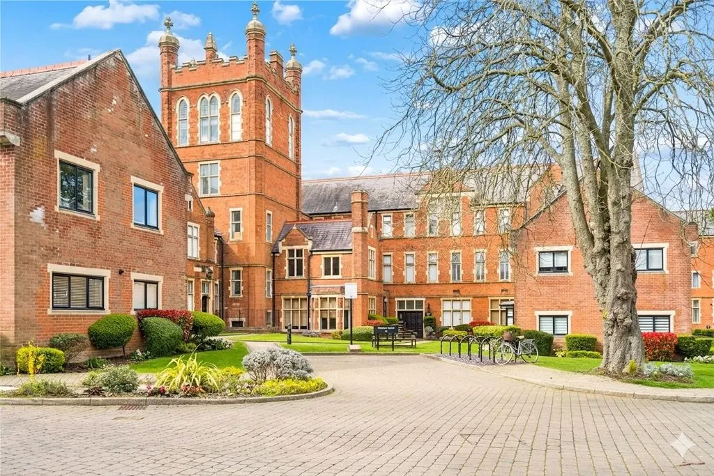 flat for sale — King Edward Place, Bushey WD23 2RH