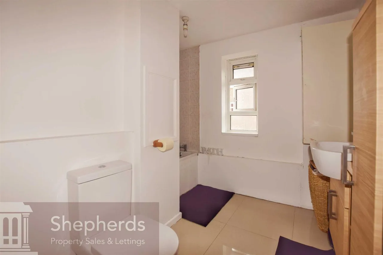 Holdbrook South, Waltham Cross, EN8, photo 4