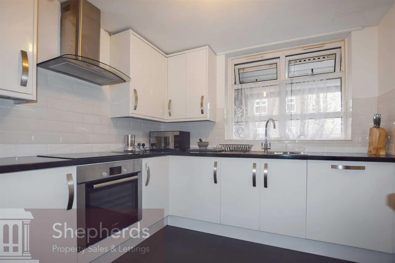 Holdbrook South, Waltham Cross, EN8, photo 2