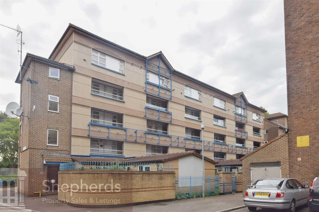 3 bed flat for sale, Holdbrook South, Waltham Cross, EN8