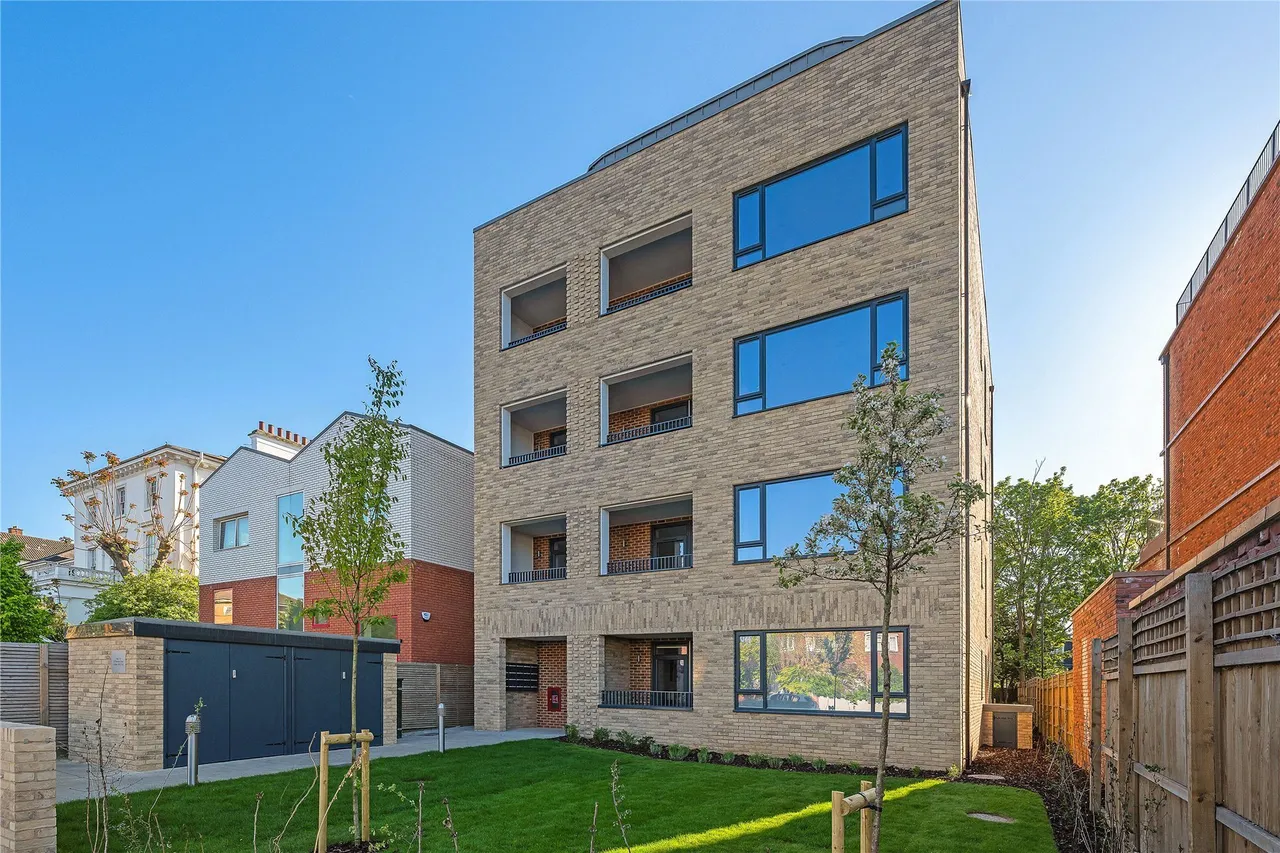 2 bed flat for sale — Thornton Road, London, SW12