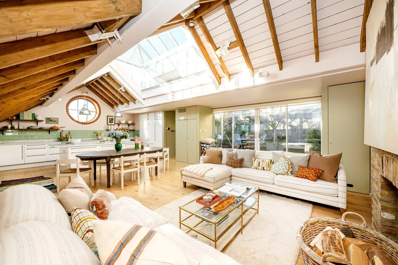 3 bed flat for sale, Hewer Street, London, W10