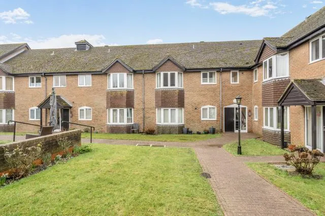 Ferndale Court, Thatcham, RG19, photo 18